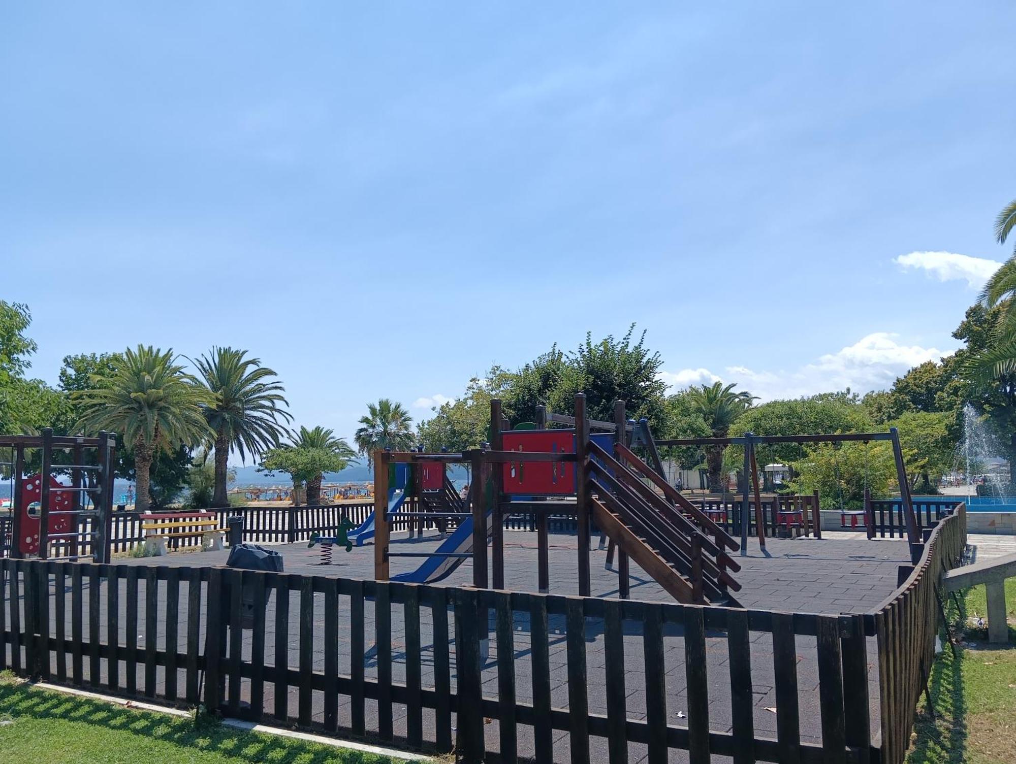Medusa Beach Apartment, アスプロヴァルタ エクステリア 写真
